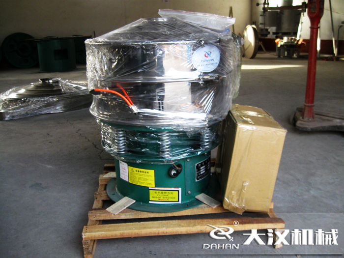 三氯蔗糖粉超聲波振動(dòng)篩采用不銹鋼+碳鋼材質(zhì)的產(chǎn)品能夠更好的節(jié)省成本，同時(shí)能夠達(dá)到想要的篩分效果。