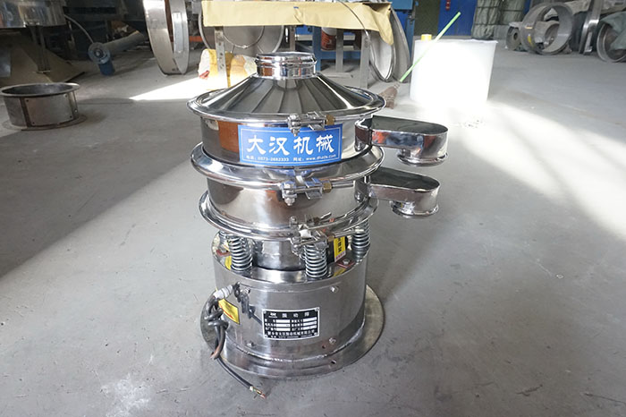 不銹鋼小型振動(dòng)篩材質(zhì)使用不銹鋼與碳制造而成。